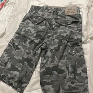 Boys Camouflage Levi’s shorts.gently used.Size 16 Material is 100% cotton.